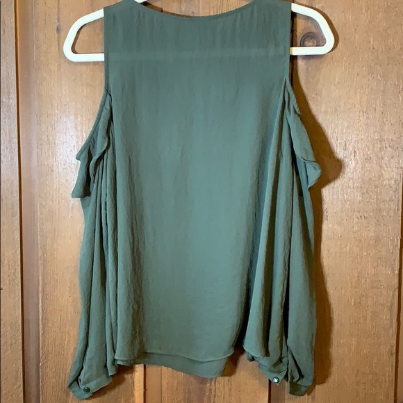 green open shoulder top - Picture 3 of 4